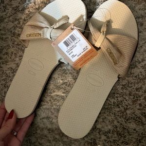 HAVAIANAS sandals. BRAND NEW! Size 7-8 M
